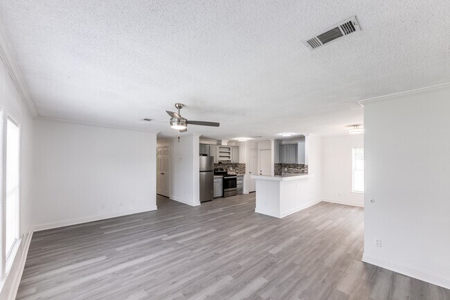 Foto del edificio - 108 Varsity Dr