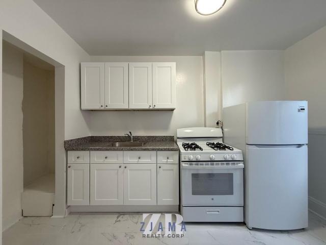 Building Photo - 1 bedroom in Brooklyn NY 11218