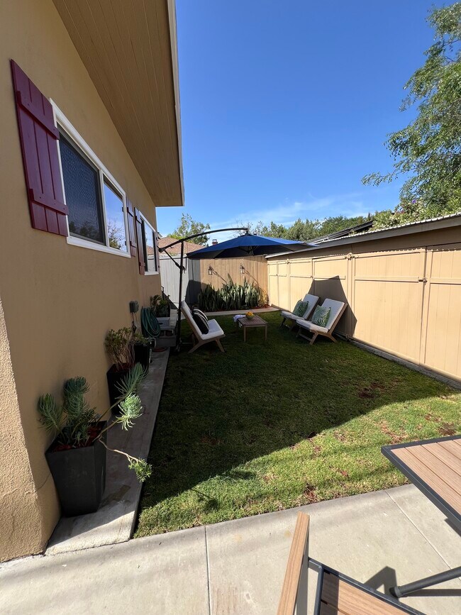 Pet Friendly Grass - 4014 Higuera St