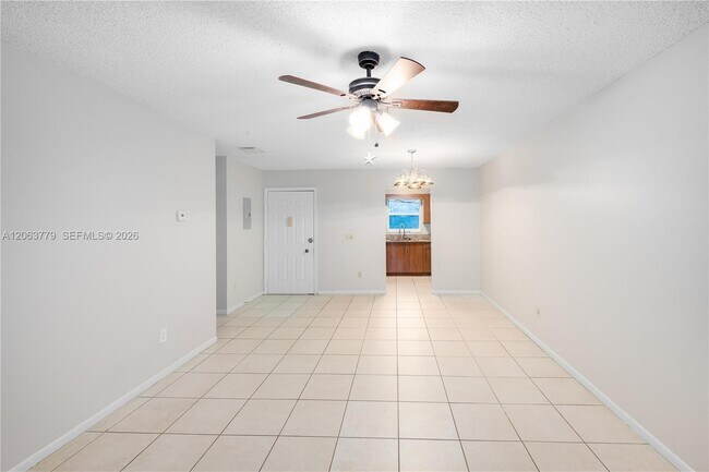 Foto del edificio - 2683 Lake Haven Rd