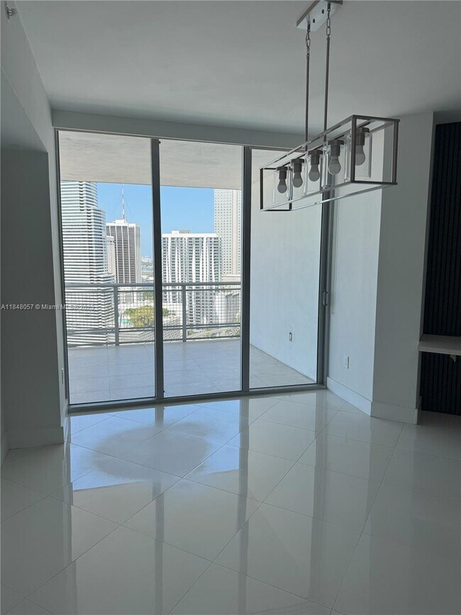 Foto del edificio - 350 S Miami Ave