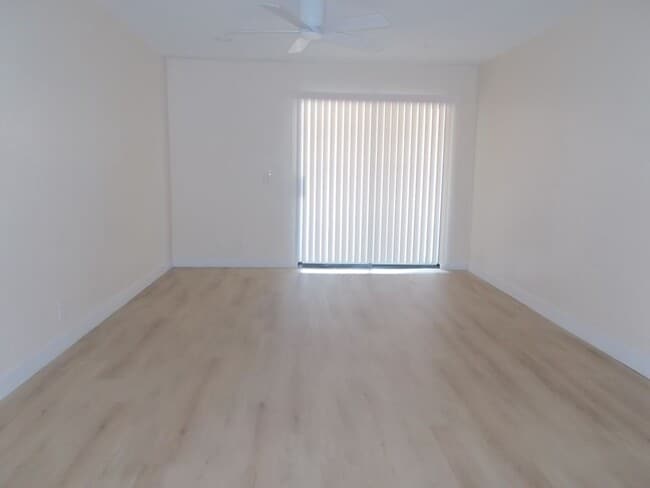 Building Photo - Beautifully Updated Second-Floor Condo! Se...
