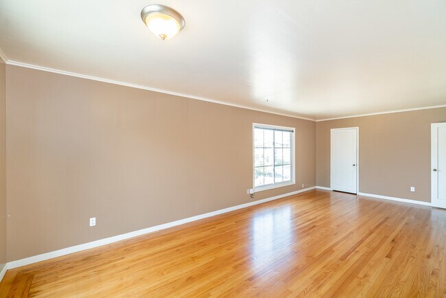 Building Photo - 1572 Buena Vista Ave