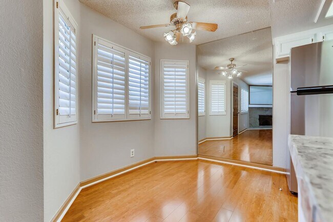 Building Photo - BEAUTIFUL 2nd Floor Condo in Northwest - S...