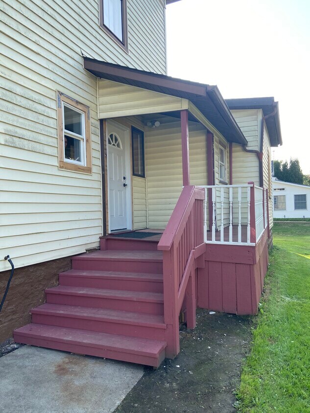 401 W Erie St, Linesville, PA 16424 Townhouse for Rent in Linesville