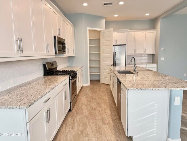 Foto del edificio - 4122 S Quinn Ave