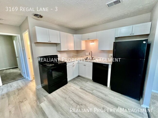 Foto del edificio - 3169 Regal Ln