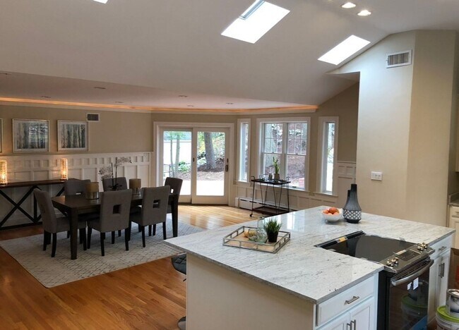 Building Photo - 5bed single family house
