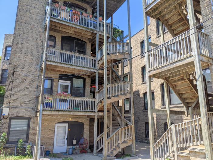 Building Photo - 2 bedroom in Evanston IL 60202