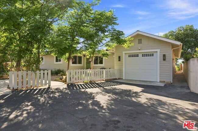 Building Photo - 107 Alto Dr