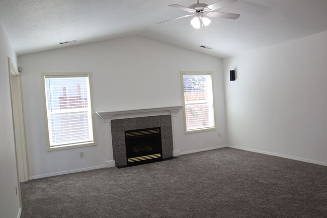 Building Photo - 7218 NE 65th Pl