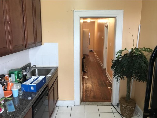 Foto del edificio - 5311 Palisade Ave