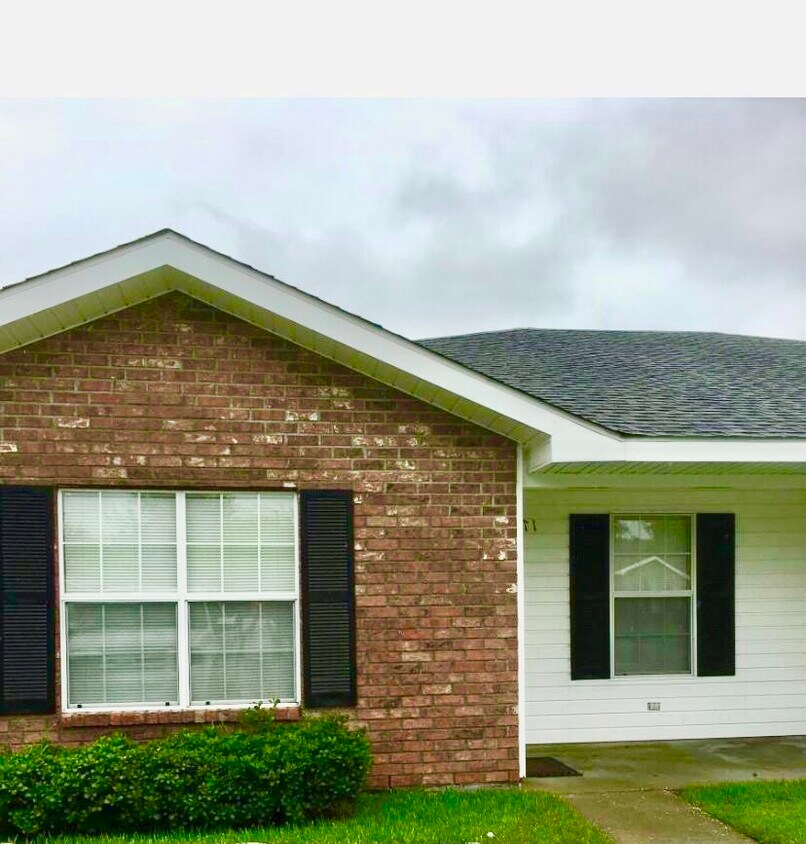 Foto principal - 1740 S Tallowood Dr