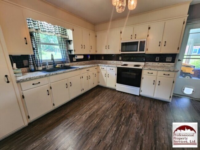 Foto del edificio - Charming Single Family Home In A Prime Loc...