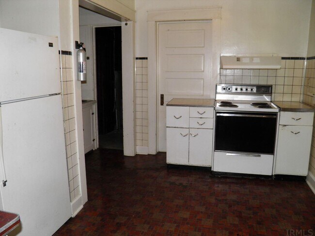 Building Photo - 551 S Washington St
