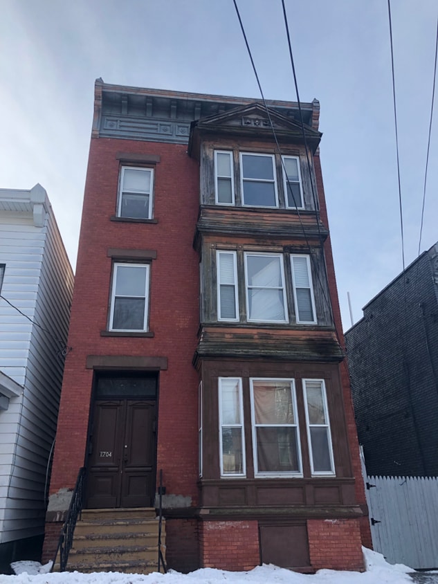 Primary Photo - 1704 Highland Ave