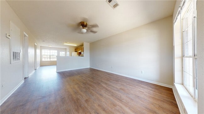 Foto del edificio - 1509 Hollow Hill Dr