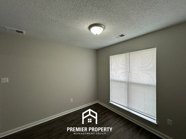 Foto del edificio - 3760 Ivanhoe Dr