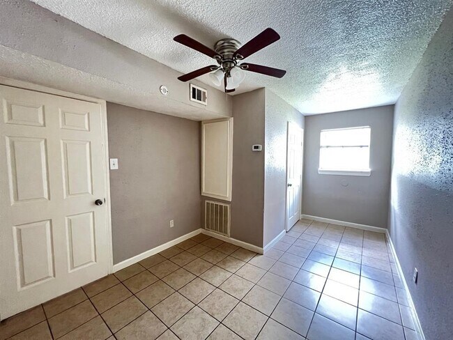 Foto del edificio - 14039 Eagle Pass St