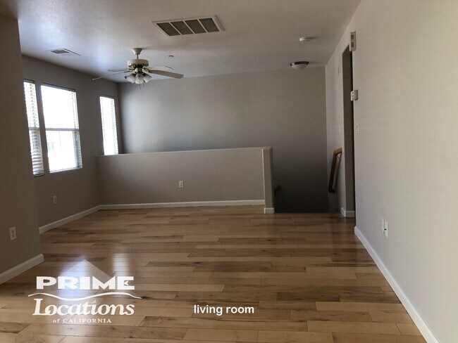 Building Photo - Superb Folsom location with easy access to...