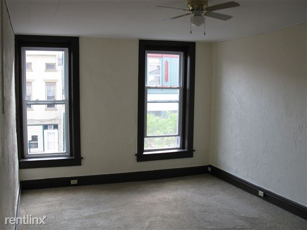 Building Photo - 164 S Main St