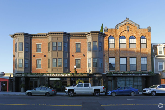 Building Photo - 728 E Broadway