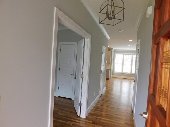 Building Photo - 503 Carolina Ave
