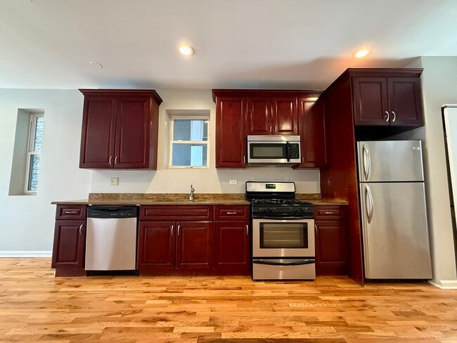 Foto del edificio - 3219 S Lituanica Ave