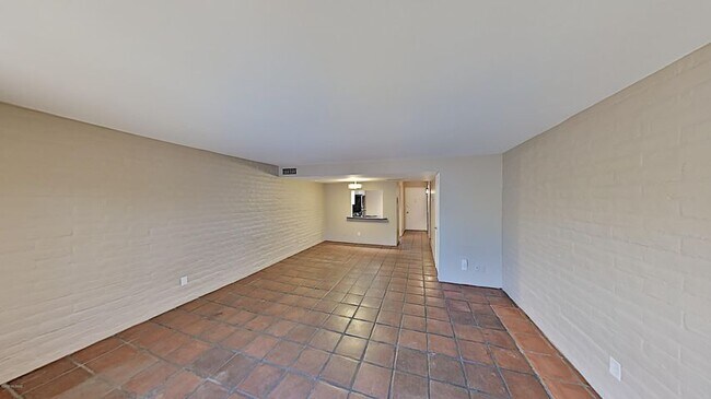 Foto del edificio - 2875 N Tucson Blvd