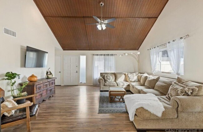 Foto del edificio - Beautifully Updated 3 Bedroom 2 Bath Townhome