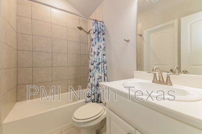 Foto del edificio - 6415 Graceland Dr