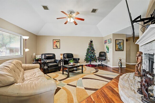 Building Photo - 21013 Ridgeview Loop