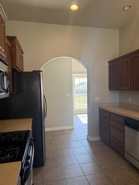 Building Photo - 2404 Pheasant Dr