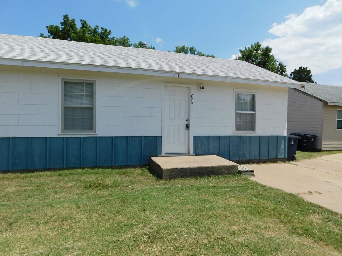 Foto principal - Cute 2 bedroom 1 bath duplex in El Dorado,...