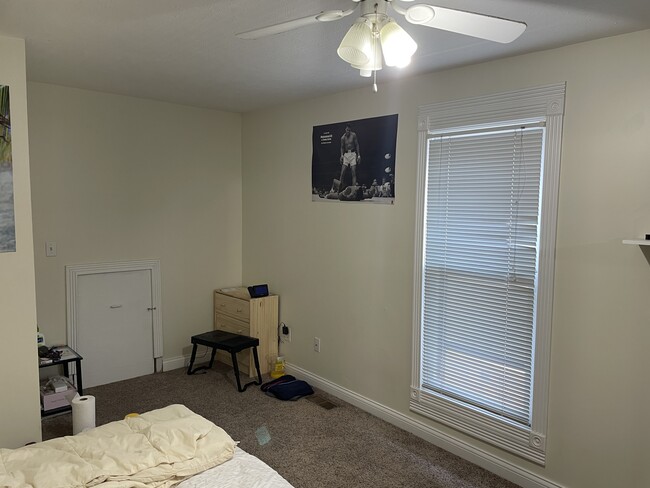 Building Photo - 833 Camp St