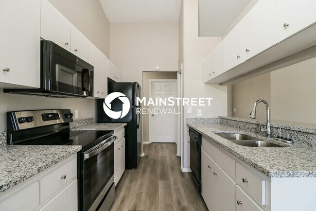 Building Photo - 4 Bedroom Pet-Friendly Home in LAKELAND, FL with Main Street Renewal