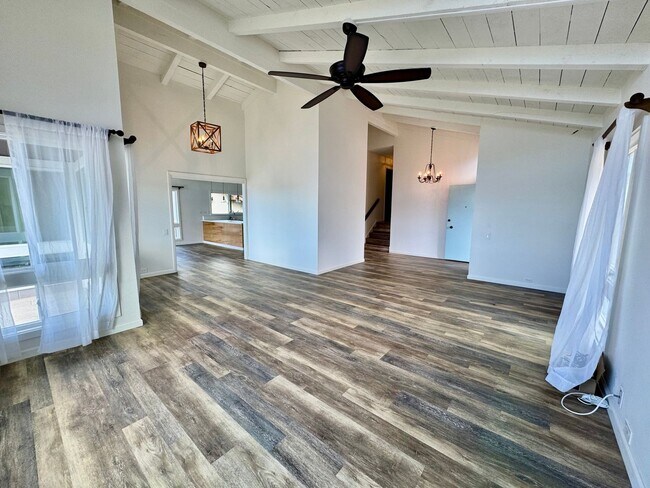 Building Photo - Charming 3-Bedroom Home with Ocean & Mount...