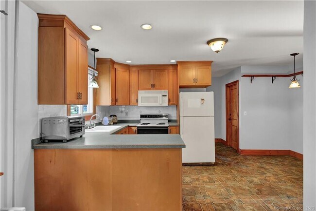 Building Photo - 18 Scitico St