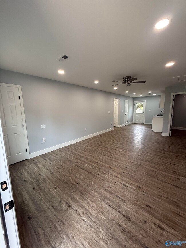 Foto del edificio - 3913 Pine Ave SW