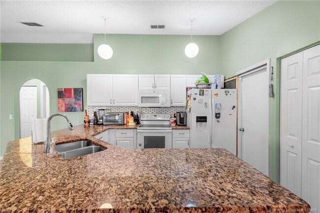 Foto del edificio - 556 SW Buswell Ave