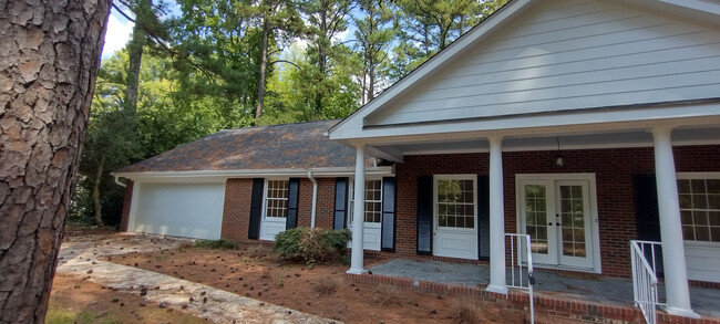 Building Photo - Room in House on Joyner Pl
