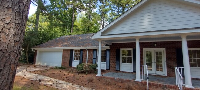 Foto del edificio - Room in Single Family Home on Joyner Pl