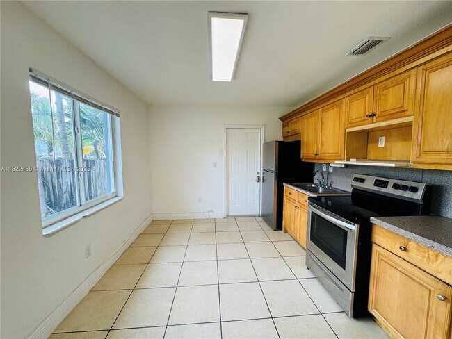 Foto del edificio - 2540 NE 181st St