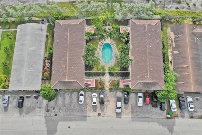 Building Photo - 1424 Holly Heights Dr