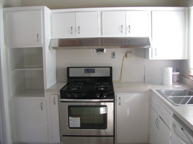 Building Photo - 2801 W 112th St