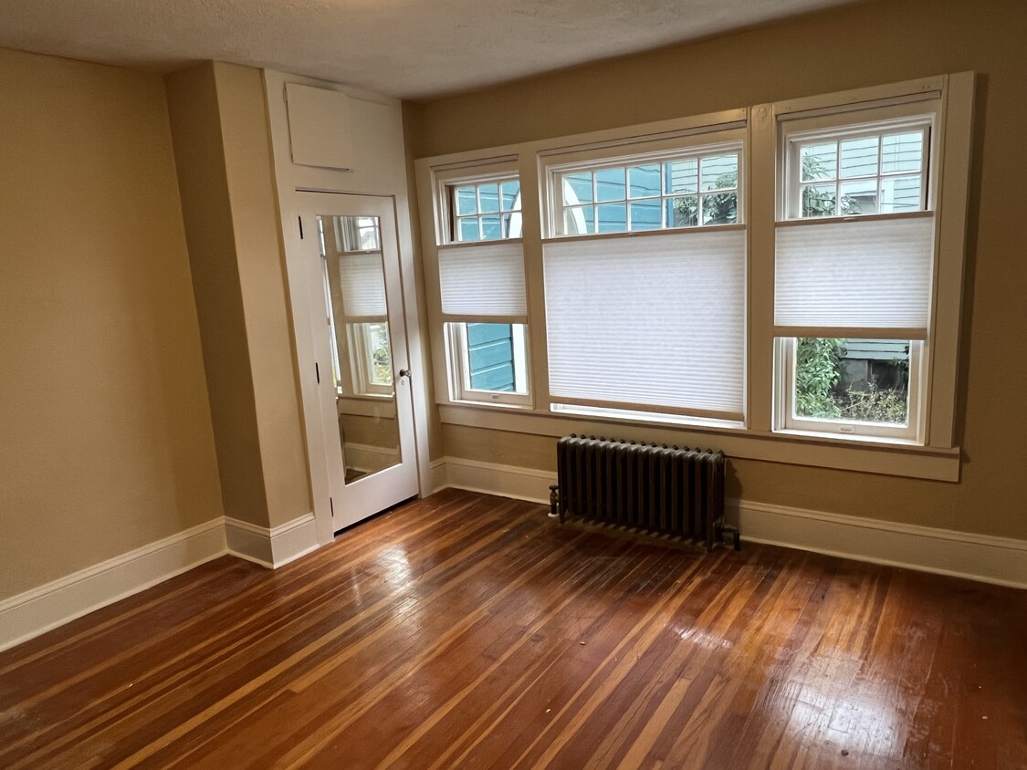 Big Bedroom 13'x9' - 412 John Adams St