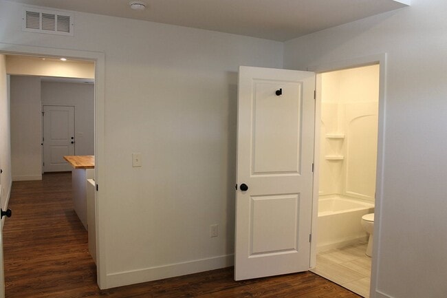 Building Photo - Modern Chic 3 Bedroom Condo in Wellington