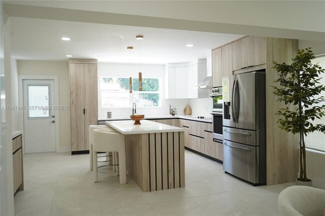 Foto del edificio - 6236 SW 11th St