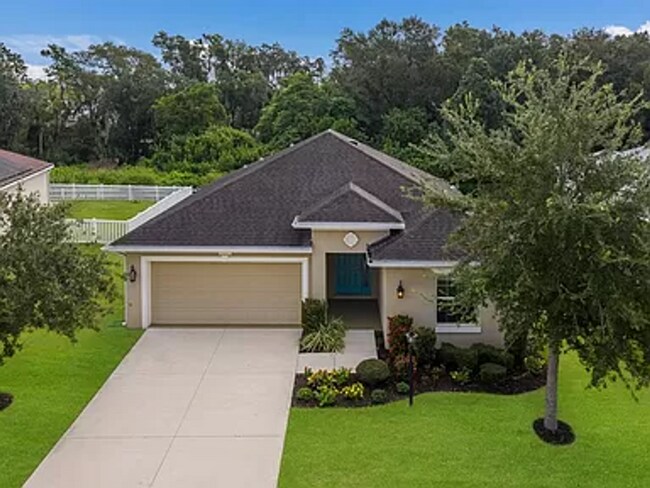 Foto del edificio - Conveniently located to everything. 3 bedr...