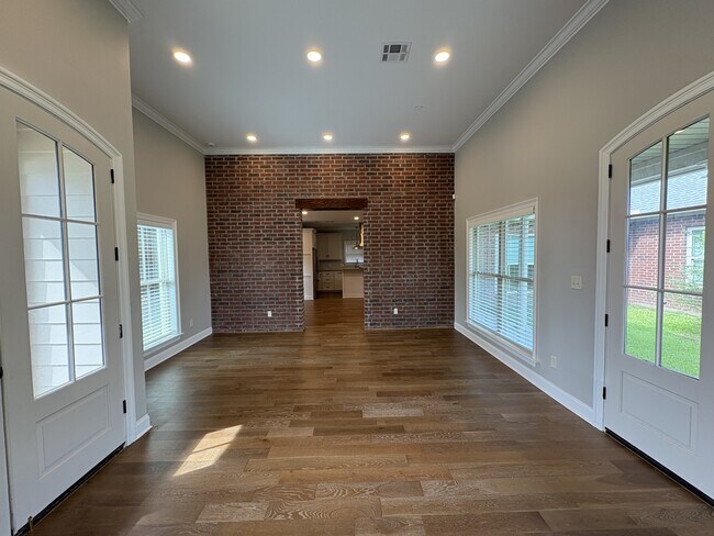 Foto del edificio - 4150 Primrose Dr